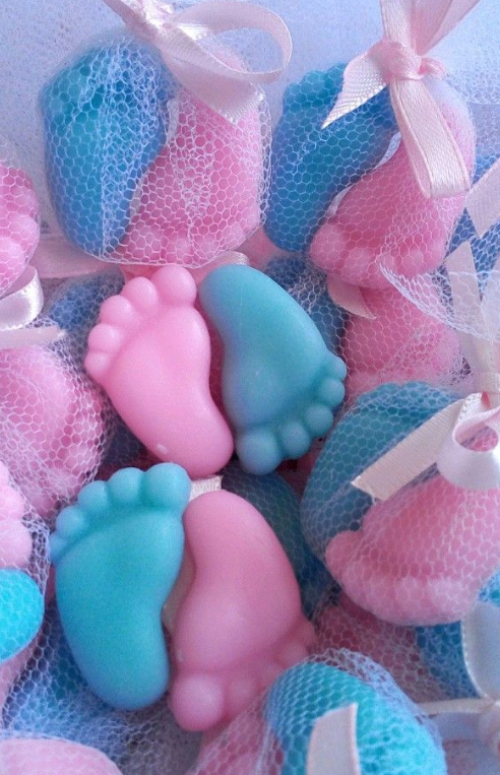 Pink and blue foot-shaped bath bombs in a mesh bag.